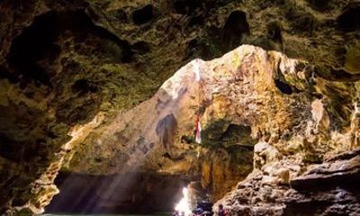 Yogyakarta Pindul Cave and Oyo River Tubing Private Day Tour