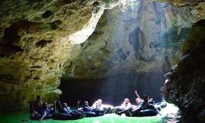 Yogyakarta Pindul Cave and Oyo River Tubing Private Day Tour