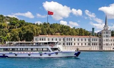 Istanbul Bosphorus Cruise on Spice Bazaar and Balat Tour
