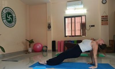 Hatha Vinyasa & Ashtanga Yoga Classes