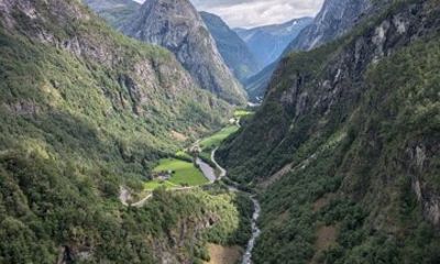 Bergen: Early Express Flåm Railway and Nærøyfjord Cruise Tour