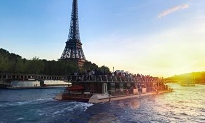 Paris Seine River Sightseeing Cruise with Commentary by Bateaux