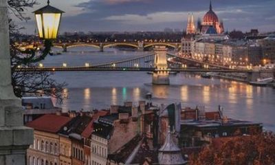 Budapest Private Tour at Evening by Car and Photostops