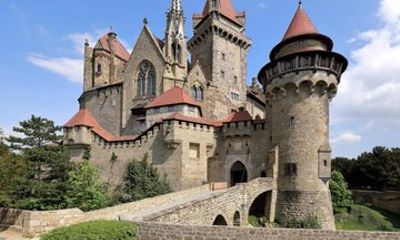 Royal Castles Private Experience from Vienna