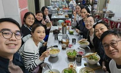 Private Da Nang Food and Sightseeing Tour by Motorbike