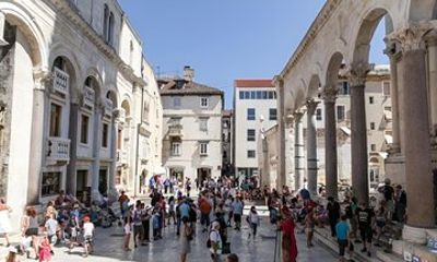 Hidden Split Private Walking Tour & Local Experience/GROUP PRICE