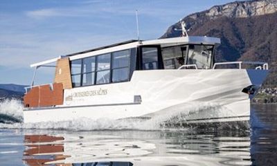 Private Transfer and 1 Hour Panoramic Cruise on Lake Annecy