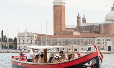 Discover Venice with a Private Lagoon Tour in Bragozzo