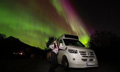 Tromso Northern Lights Glass Minibus Tour with Dinner