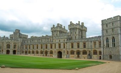 Private Driver guided tour Stonehenge, Windsor Castle and Bath