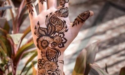 Morrocan Chefchaouen Henna Tattoo with a Local
