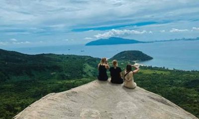 Hue to Hoi An Private Car with Hai Van Pass & Golden Bridge
