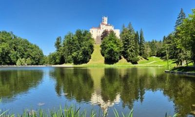 Trakošćan Castle Private Day Trip from Zagreb - Premium SUV