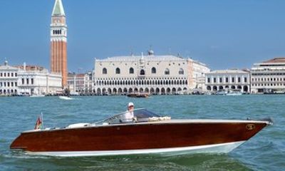 Tour 7 hours islands of the Venice Lagoon by rental speedboat