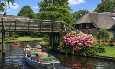 Amsterdam: Tour Giethoorn, Tulip Boat & Keukenhof Day Trip
