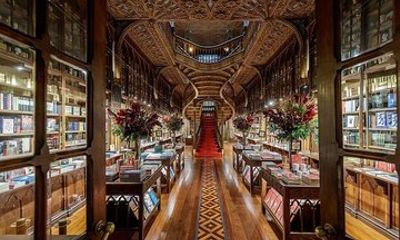 Skip-the-Line Lello Bookstore and Guided Porto Walking Tour