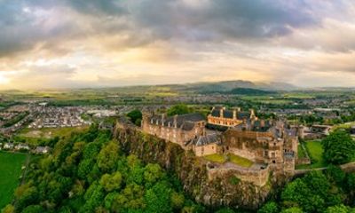 Stirling Castle & Old Town Tour by Train – Tickets Included