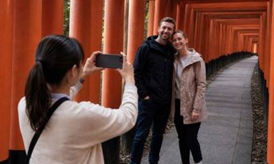 Kyoto Early Morning Temple Walk with Photos Taken for You