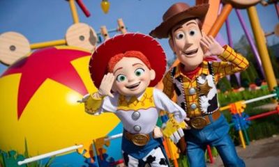 Private Transfer to Shanghai Disneyland