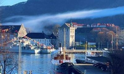 Bergen Small Group Indoor Haakons Hall and Bryggen Local Guide