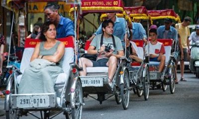 Hanoi 3-in-1 Tour: Cyclo Ride, Street Food and Foot Massage