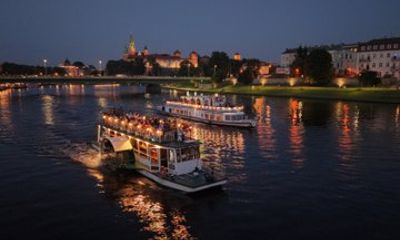 Krakow Panorama Evening Cruise with Wawel Views and Audio Guide
