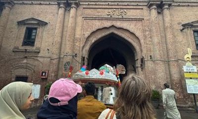 Private Tour Lahore Walled City, Fort, Badshahi Mosque and Wagha