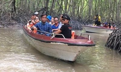 Explore Ho Chi Minh City with Private 4WD