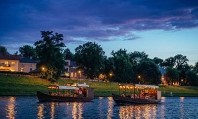 Krakow 1 Hour Traditional Gondola River Night Cruise