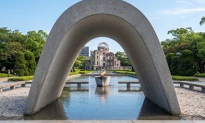 Hiroshima Walking Tour Peace Park Hiroshima Castle and Teppanyaki