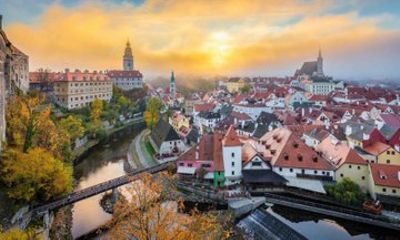 Český Krumlov: Private Danube River Cruise Shore Excursions