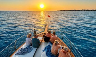 Day or Sunset Boat Cruise with Lunch and Swim Stops from Side