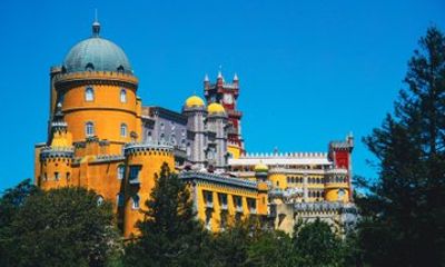 Sintra Nature and Heritage Pena Palace and Moorish Castle Tour