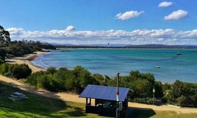 Wineglass Bay and Honeymoon Bay Private Charter Day Tour