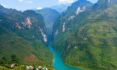 Ha Giang Loop 3D2N – Small Group, Private Rooms & Caring Riders