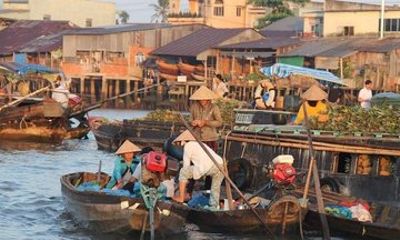 Full Day Small Group Tour at Cu Chi Tunnels and Mekong Delta