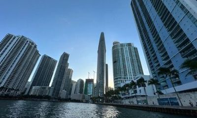 Miami Skyline and Millionaire Homes with River Cruise