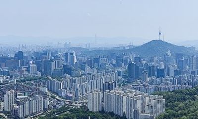 Seoul Hidden Nature Walk near Hongdae with Local Guide