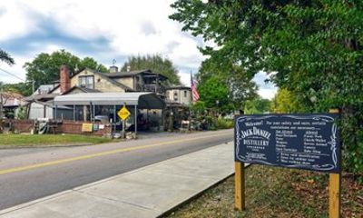 Jack Daniels Distillery and Lynchburg Tour from Nashville