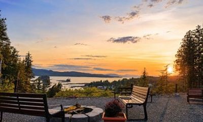 Ketchikan Fireside Feast: Open-Fire Salmon & Reindeer Dinner
