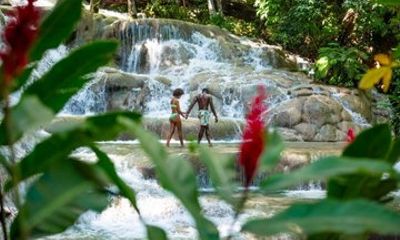 Kingston to Ocho Rios: Dunn's River Falls & Blue Hole(Round Trip)