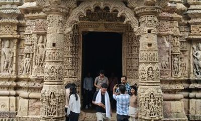 All Inclusive Sun Temple and Rani Ki Vav Trip from Ahmedabad