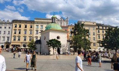 Krakow Walking Tour: Old Town & Wawel Castle