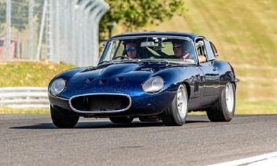 Jaguar E-Type in 6 Lap Experience at Sandtoft Airfield Doncaster