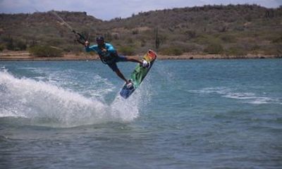 PrivateCar Transportation to kitesurfing spot in Saint Joris Baai