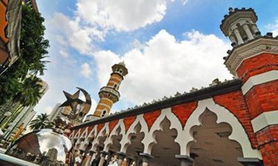 Colourful Architectures & Spices Walking Tour