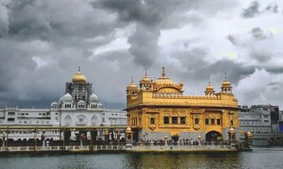 7 Day Golden Triangle Tour with Amritsar and Train Journey