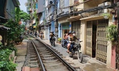 Hanoi Vintage Motorbike Tour Food Culture and Local Life