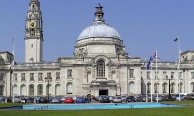 Cardiff Self Guided Walking Tour Castle and Arcades Audio Quiz