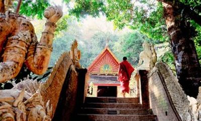 Chiang Mai Monk's Trail Hike to Wat Pha Lat and Doi Suthep